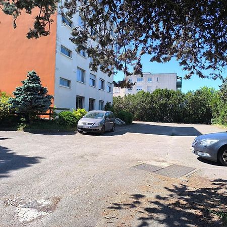 Adonis Lyon Est Hotel Artys Saint-Priest-en-Jarez Esterno foto