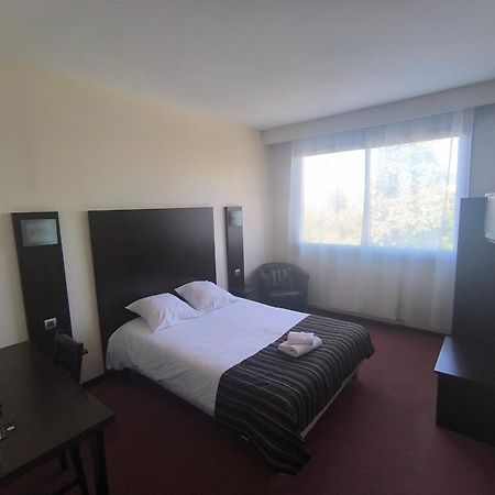 Adonis Lyon Est Hotel Artys Saint-Priest-en-Jarez Esterno foto