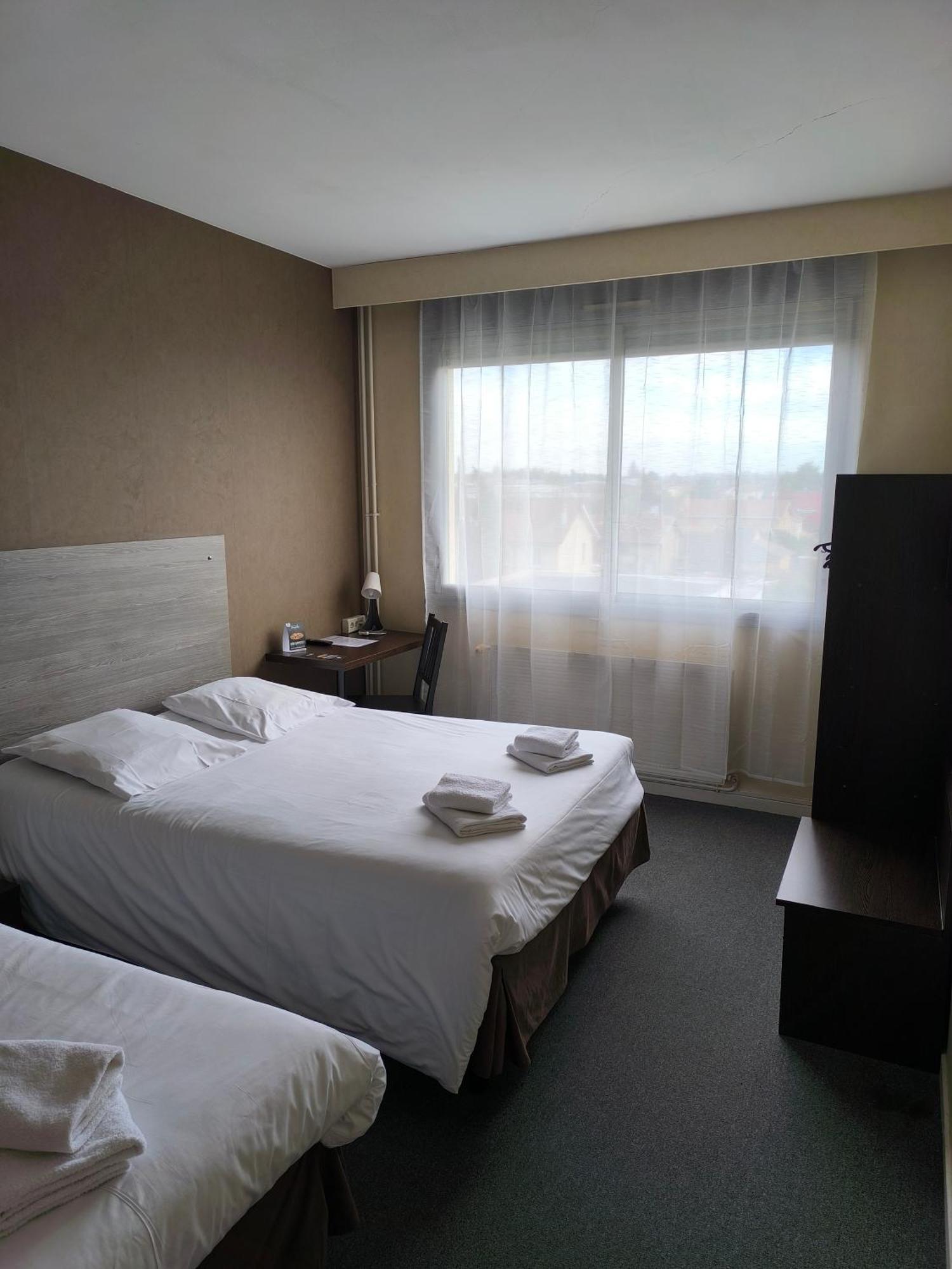 Adonis Lyon Est Hotel Artys Saint-Priest-en-Jarez Esterno foto