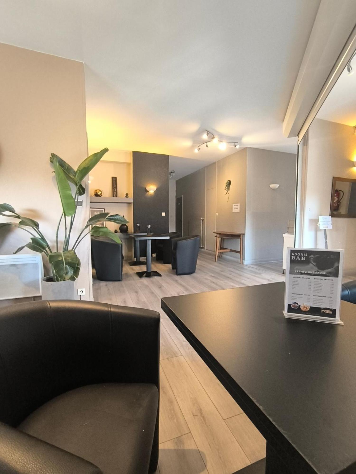 Adonis Lyon Est Hotel Artys Saint-Priest-en-Jarez Esterno foto
