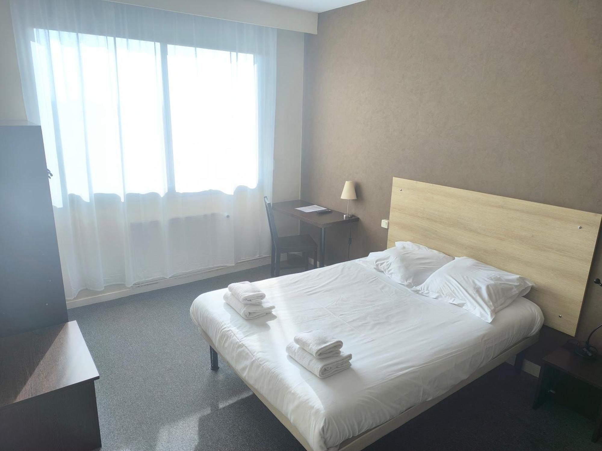 Adonis Lyon Est Hotel Artys Saint-Priest-en-Jarez Esterno foto