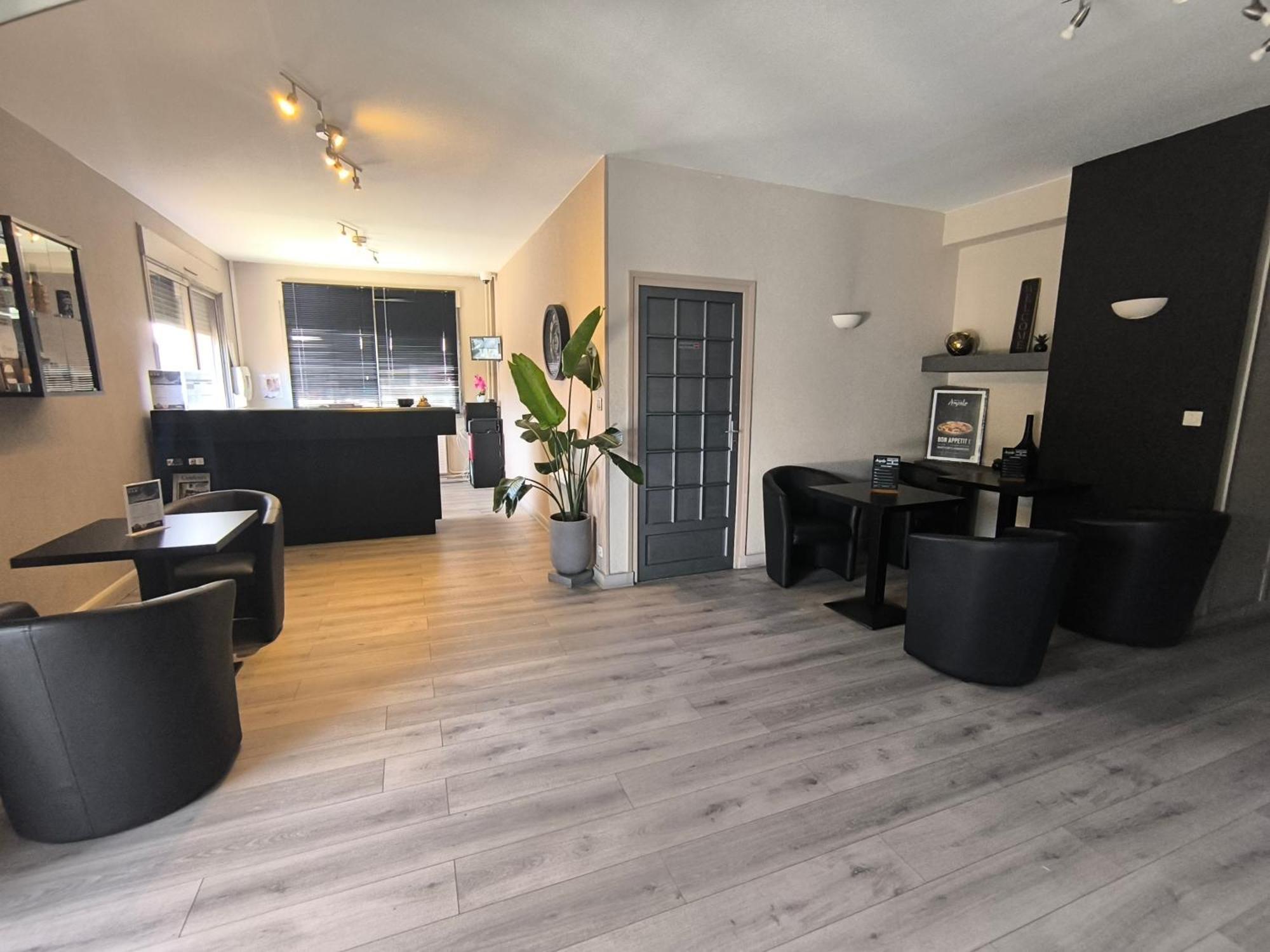 Adonis Lyon Est Hotel Artys Saint-Priest-en-Jarez Esterno foto
