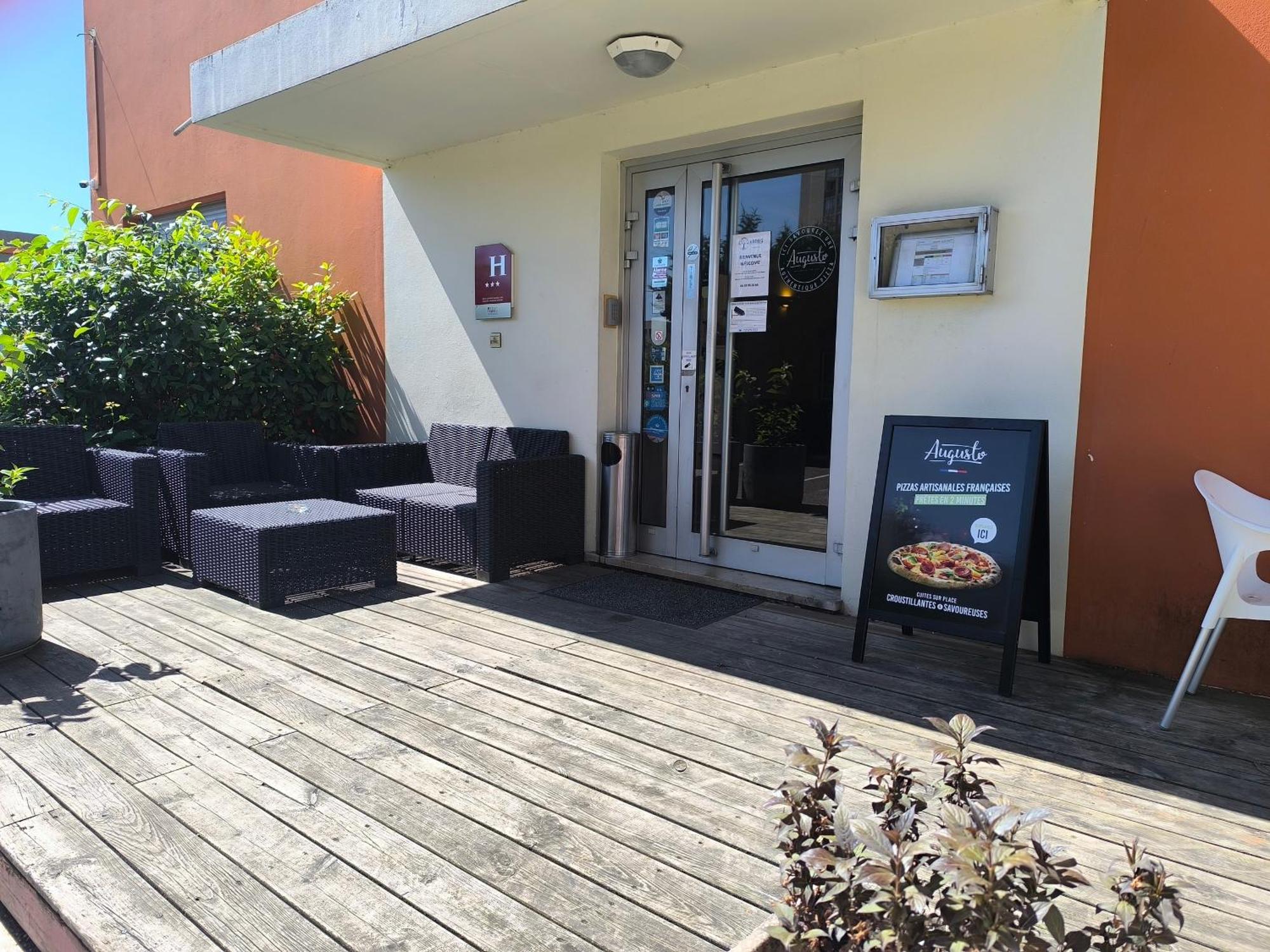 Adonis Lyon Est Hotel Artys Saint-Priest-en-Jarez Esterno foto